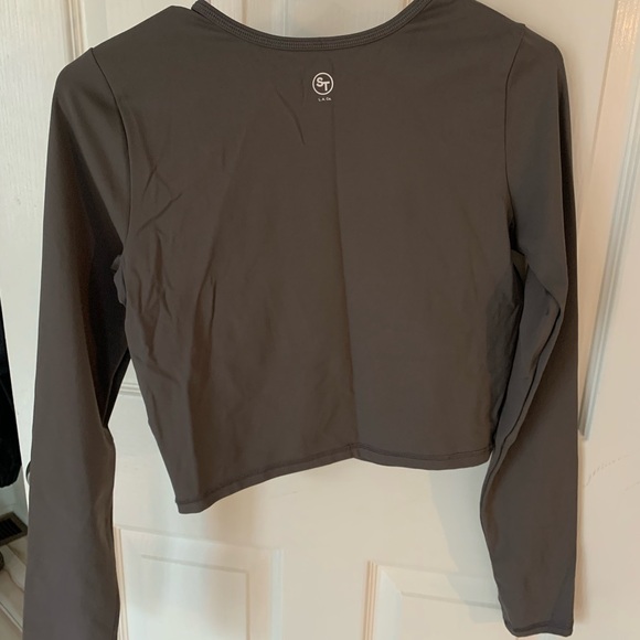 Athletic cropped long sleeve shirt - Picture 3 of 4